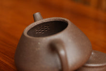 Load image into Gallery viewer, TianQingNi Shipiao Yixing Teapot, 天青泥石瓢壶, 100ml