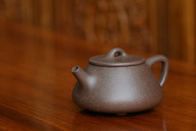 Load image into Gallery viewer, TianQingNi Shipiao Yixing Teapot, 天青泥石瓢壶, 100ml