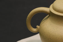Load image into Gallery viewer, Zhima lüni Gourd Yixing Teapot, 芝麻绿泥葫芦壶, 190ml