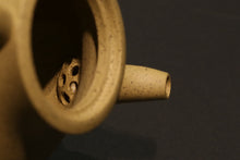 Load image into Gallery viewer, Zhima lüni Gourd Yixing Teapot, 芝麻绿泥葫芦壶, 190ml