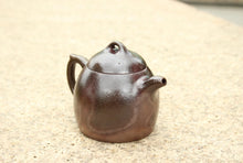 Load image into Gallery viewer, Wood Fired Qinquan Shape Yixing Teapot, Dicaoqing clay, 柴烧底槽青秦权壶,200ml