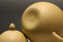 Load image into Gallery viewer, Benshan lüni Dragon Egg Yixing Teapot, 本山绿泥龙蛋壶, 135ml