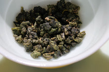 Load image into Gallery viewer, YuanFeng High Mountain Oolong Tea, 鸢峰高山茶, Spring 2021