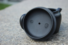 Load image into Gallery viewer, Heini (Wuhui Dicaoqing) Sangbian Yixing Teapot, 焐灰底槽青壶, 150ml