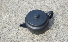 Load image into Gallery viewer, Heini (Wuhui Dicaoqing) Sangbian Yixing Teapot, 焐灰底槽青壶, 150ml