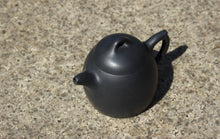 Load image into Gallery viewer, Heini (Wuhui Dicaoqing) Qinquan Yixing Teapot, 焐灰底槽青壶, 200ml