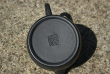 Load image into Gallery viewer, Heini (Wuhui Dicaoqing) Qinquan Yixing Teapot, 焐灰底槽青壶, 200ml