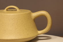 Load image into Gallery viewer, Zhima lüni Zhuzhuo Yixing Teapot, 芝麻绿泥柱拙壶 , 230ml