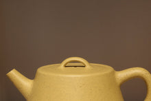 Load image into Gallery viewer, Zhima lüni Zhuzhuo Yixing Teapot, 芝麻绿泥柱拙壶 , 230ml