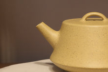 Load image into Gallery viewer, Zhima lüni Zhuzhuo Yixing Teapot, 芝麻绿泥柱拙壶 , 230ml
