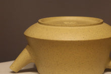Load image into Gallery viewer, Zhima lüni Zhuzhuo Yixing Teapot, 芝麻绿泥柱拙壶 , 230ml