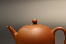 Load image into Gallery viewer, Zhuni Meirenjian Yixing Teapot, 朱泥美人肩壶, 180ml