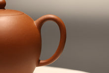 Load image into Gallery viewer, Zhuni Meirenjian Yixing Teapot, 朱泥美人肩壶, 180ml