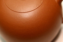 Load image into Gallery viewer, Zhuni Meirenjian Yixing Teapot, 朱泥美人肩壶, 180ml