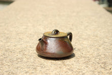 Load image into Gallery viewer, Wood Fired Shipiao Yixing Teapot, Dicaoqing clay, 柴烧底槽青石瓢壶, 110ml