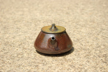 Load image into Gallery viewer, Wood Fired Shipiao Yixing Teapot, Dicaoqing clay, 柴烧底槽青石瓢壶, 110ml
