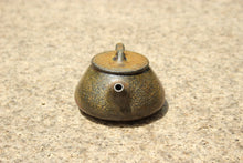 Load image into Gallery viewer, Wood Fired Shipiao Yixing Teapot, Dicaoqing clay, 柴烧底槽青石瓢壶, 110ml