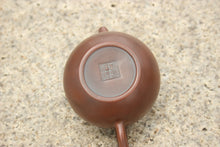 Load image into Gallery viewer, 180ml Duozhi Nixing Teapot by Li Changquan