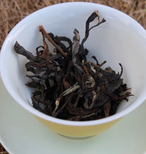 Load image into Gallery viewer, 2020 Spring Azure Spring TIANTANG SHAN BAOSHAN Ancient Transitional Tree Raw Pu&#39;er Tea Cake
