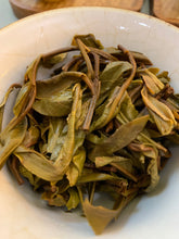 Load image into Gallery viewer, 2020 Spring Azure Spring TIANTANG SHAN BAOSHAN Ancient Transitional Tree Raw Pu&#39;er Tea Cake
