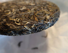 Load image into Gallery viewer, 2020 Spring Azure Spring of Taiwan YULONG BAOSHAN Ancient Tree Raw Pu'er Tea Cake