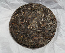 Load image into Gallery viewer, 2020 Spring Azure Spring of Taiwan YULONG BAOSHAN Ancient Tree Raw Pu'er Tea Cake