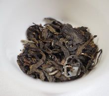 Load image into Gallery viewer, 2020 Spring Azure Spring of Taiwan YULONG BAOSHAN Ancient Tree Raw Pu'er Tea Cake