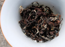 Load image into Gallery viewer, Dongfang Meiren Oolong Tea, 东方美人, Summer 2023
