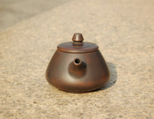 Load image into Gallery viewer, 110ml Tall Shipao Nixing Teapot 坭兴石瓢壶 by Wu Sheng Sheng