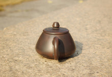 Load image into Gallery viewer, 110ml Tall Shipao Nixing Teapot 坭兴石瓢壶 by Wu Sheng Sheng