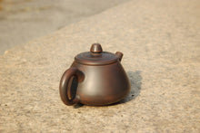 Load image into Gallery viewer, 110ml Tall Shipao Nixing Teapot 坭兴石瓢壶 by Wu Sheng Sheng