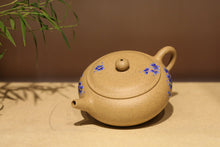 Load image into Gallery viewer, Zhima lüni Xiangyu Yixing Teapot with Diancai Painting, 点彩芝麻绿泥香玉壶, 100ml