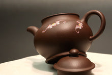 Load image into Gallery viewer, Panhu Zini Yixing Teapot with diancai painting of lucky bats, 点彩紫泥潘壶, 120ml