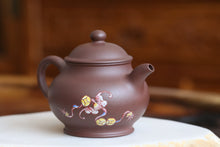 Load image into Gallery viewer, Panhu Zini Yixing Teapot with diancai painting of lucky bats, 点彩紫泥潘壶, 120ml