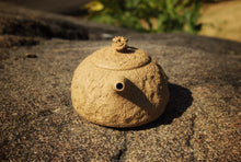 Load image into Gallery viewer, Fully Handmade Benshan Lüni Gongchun Yixing Teapot by Gong Jiachun 龚家春, 全手工本山绿泥供春壶, 200ml
