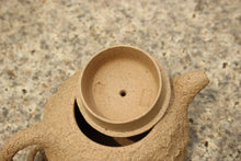 Load image into Gallery viewer, Fully Handmade Benshan Lüni Gongchun Yixing Teapot by Gong Jiachun 龚家春, 全手工本山绿泥供春壶, 200ml