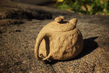 Load image into Gallery viewer, Fully Handmade Benshan Lüni Gongchun Yixing Teapot by Gong Jiachun 龚家春, 全手工本山绿泥供春壶, 200ml