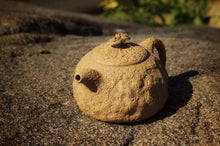 Load image into Gallery viewer, Fully Handmade Benshan Lüni Gongchun Yixing Teapot by Gong Jiachun 龚家春, 全手工本山绿泥供春壶, 200ml