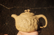 Load image into Gallery viewer, Fully Handmade Benshan Lüni Gongchun Yixing Teapot by Gong Jiachun 龚家春, 全手工本山绿泥供春壶, 200ml