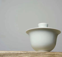 Load image into Gallery viewer, 120ml Qingyou Fanggu Jingdezhen Porcelain Gaiwan, 仿古青釉盖碗