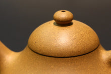 Load image into Gallery viewer, Huangjin Duan Hulupiao Yixing Teapot, 黄金段泥葫芦瓢壶, 125ml