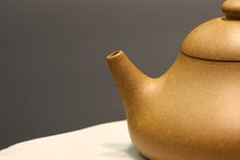 Load image into Gallery viewer, Huangjin Duan Hulupiao Yixing Teapot, 黄金段泥葫芦瓢壶, 125ml