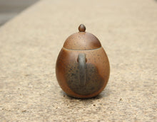 Load image into Gallery viewer, Wood Fired Longdan Yixing Teapot, Benshan lüni, 柴烧本山绿泥龙蛋壶, 135ml