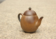 Load image into Gallery viewer, Wood Fired Longdan Yixing Teapot, Benshan lüni, 柴烧本山绿泥龙蛋壶, 135ml