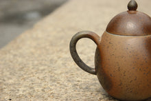 Load image into Gallery viewer, Wood Fired Longdan Yixing Teapot, Benshan lüni, 柴烧本山绿泥龙蛋壶, 135ml