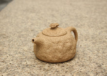 Load image into Gallery viewer, Fully Handmade Benshan Lüni Gongchun Yixing Teapot by Gong Jiachun 龚家春, 全手工本山绿泥供春壶, 200ml  No.2