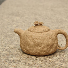 Load image into Gallery viewer, Fully Handmade Benshan Lüni Gongchun Yixing Teapot by Gong Jiachun 龚家春, 全手工本山绿泥供春壶, 200ml  No.2