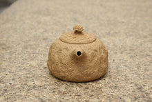 Load image into Gallery viewer, Fully Handmade Benshan Lüni Gongchun Yixing Teapot by Gong Jiachun 龚家春, 全手工本山绿泥供春壶, 200ml  No.2