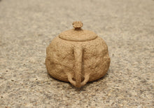 Load image into Gallery viewer, Fully Handmade Benshan Lüni Gongchun Yixing Teapot by Gong Jiachun 龚家春, 全手工本山绿泥供春壶, 200ml  No.2