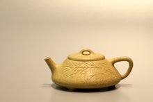 Load image into Gallery viewer, Benshan Lüni Shipiao Yixing Teapot with Carvings of Bamboo, 本山绿泥石瓢壶, 140ml